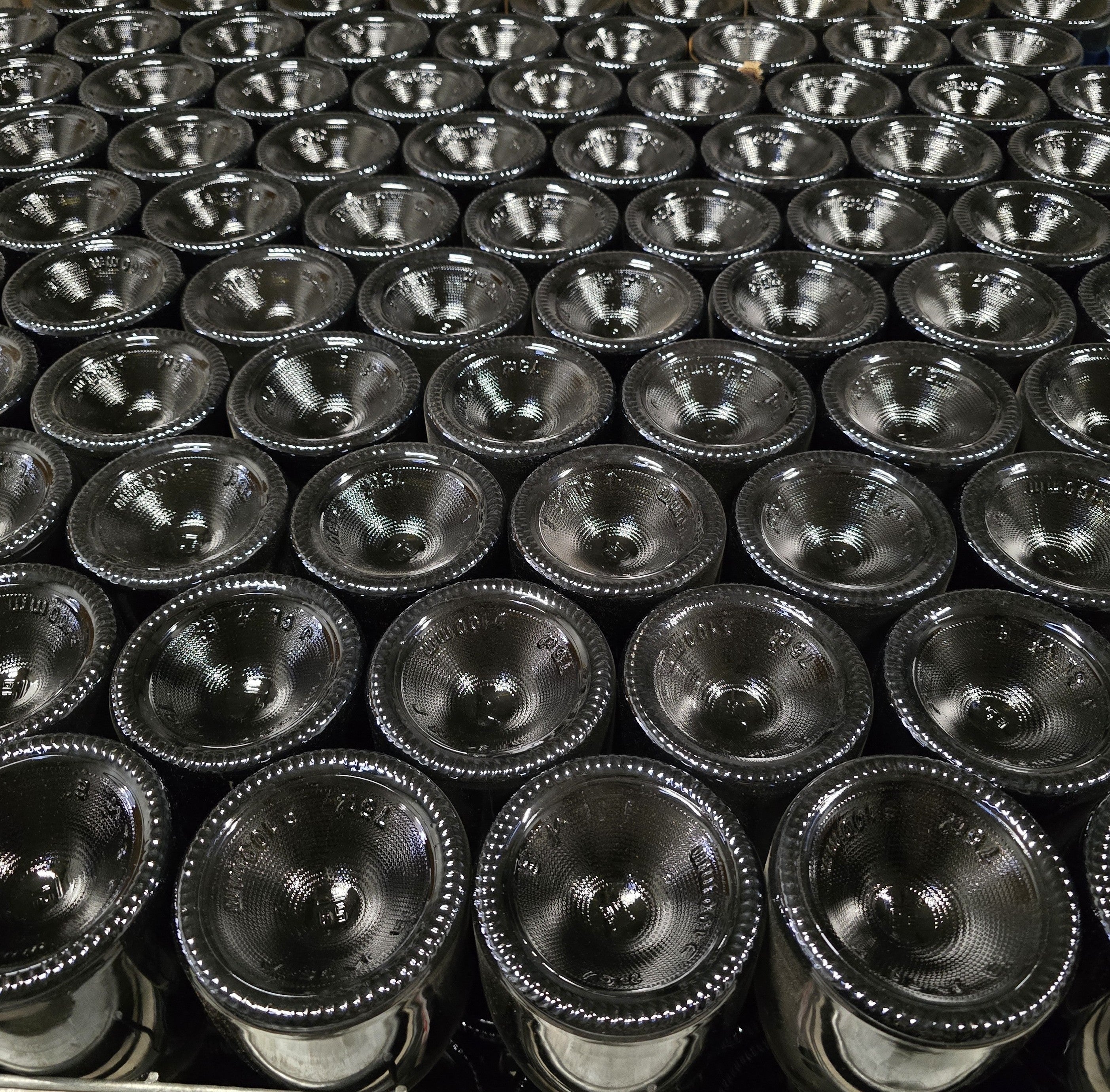 Depuis plusieurs générations, la Maison Champagne Lacroix incarne l’excellence d’un terroir d’exception.